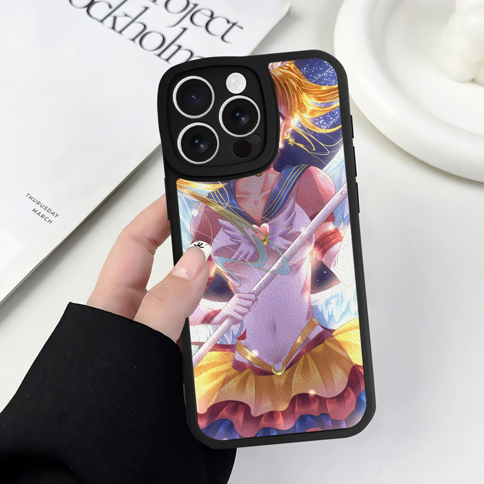 （画像用） 美少女戦士セーラームーン Sailor Moon 【iPhone 16シリーズ対応】シリコンスマホケース（レザー調） 材質：シリコン